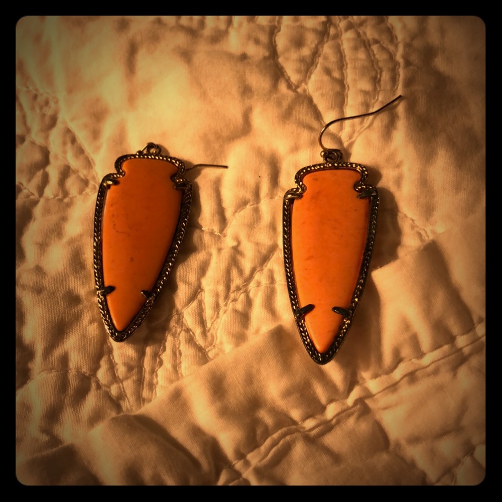 Coral arrowhead shape